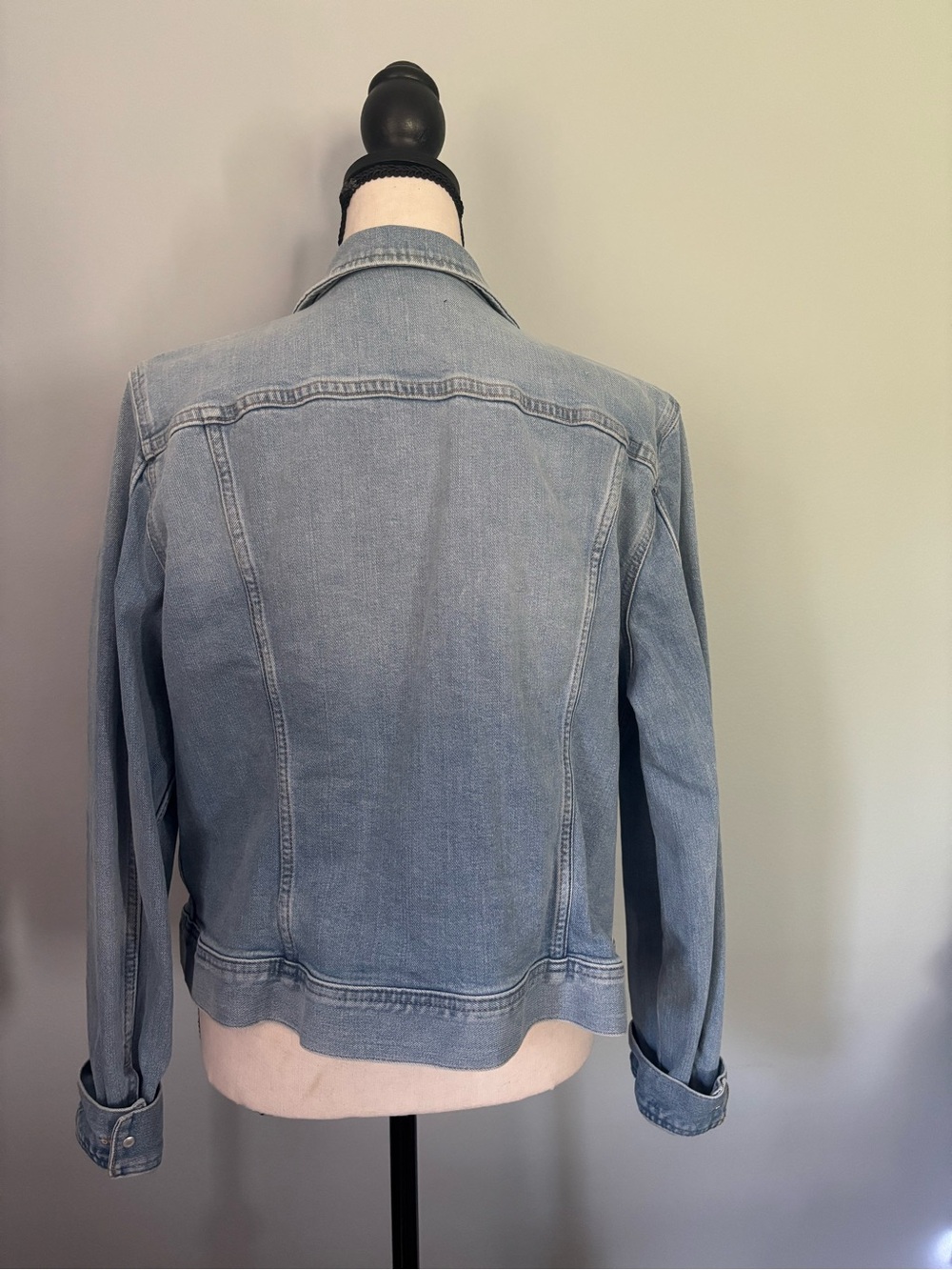 J.Crew Classic Light Wash Denim Trucker Jacket - Size L - Picture 2 of 3